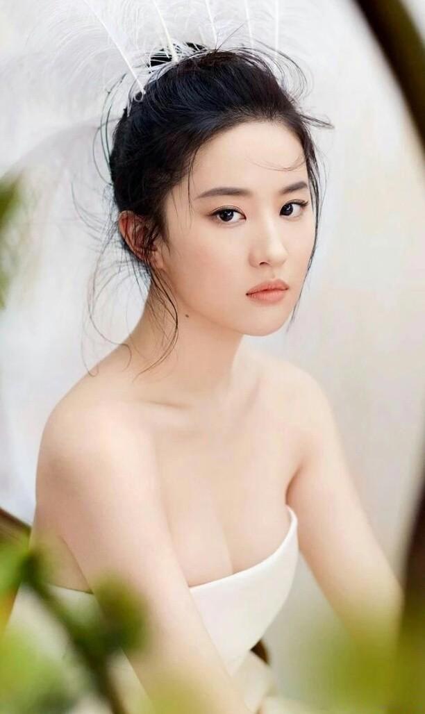 刘亦菲个人资料介绍 扮演的无一不是玉女形象