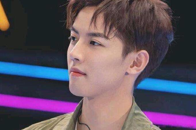 周峻纬老婆唐宁资料照片 加拿大模特唐宁信息很少