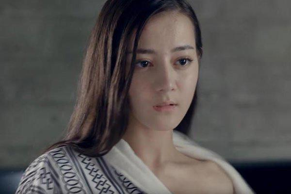 迪丽热巴没穿衣服的福利照 故意将她的衣服ps走