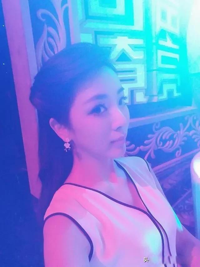 央视主持人李思思个人简历 曾经是北大校花思维敏捷