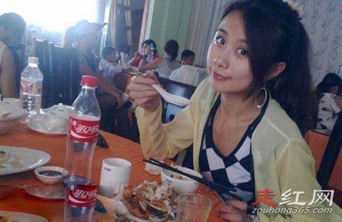 陈翔六点半球球真名叫什么 被按餐桌视频是男主角兽性大发