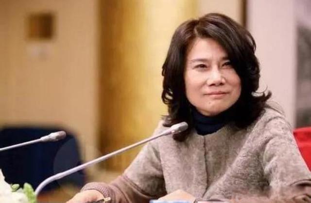 董明珠结了几次婚 单身三十年一直不结婚