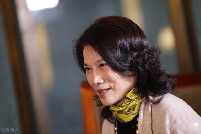 董明珠结了几次婚 单身三十年一直不结婚