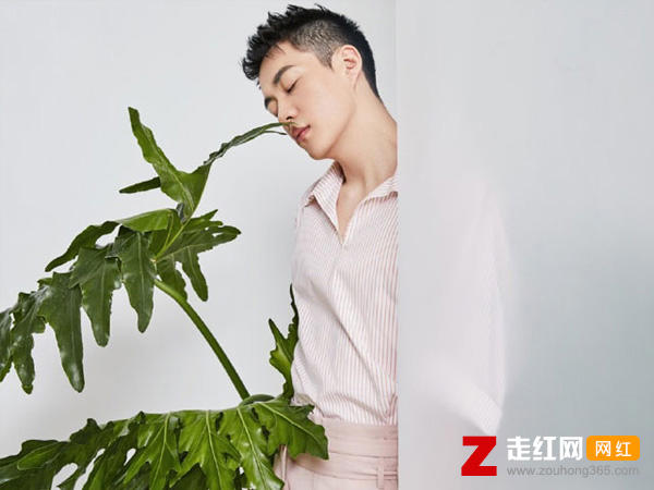 奇葩说花希哪个大学毕业的，花希个人资料年龄哪里人介绍
