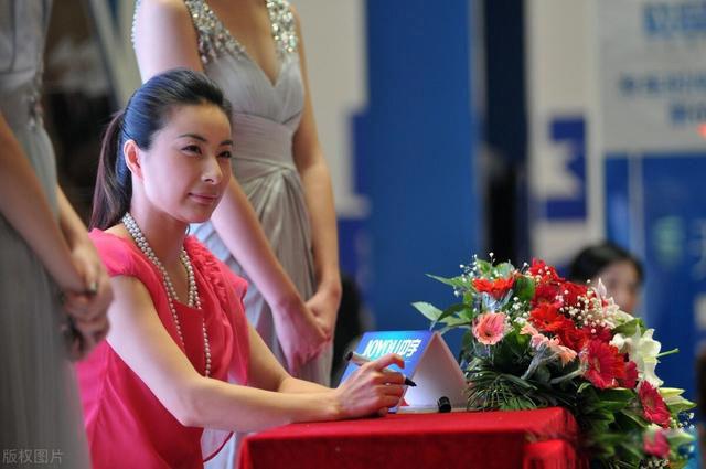 郭晶晶个人简历资料 霍启刚非她不娶十分有眼光