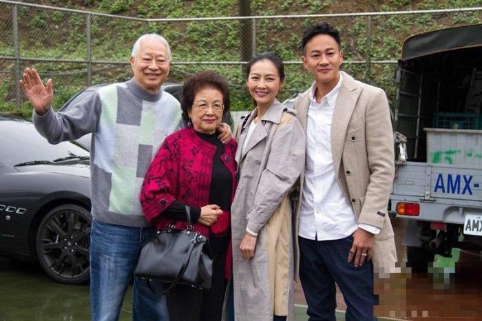 何润东个人资料简介 小8岁老婆林姵希身材好赞
