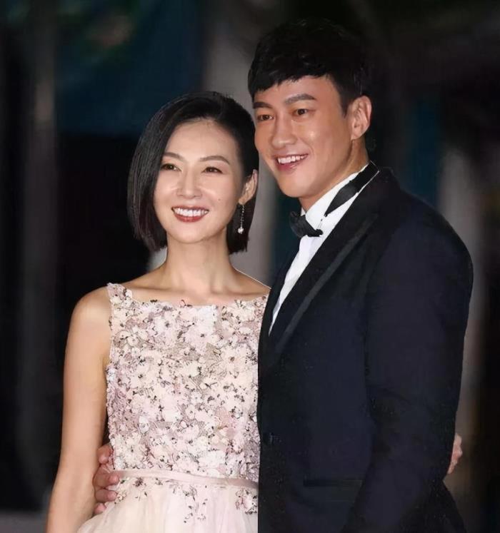 何润东个人资料简介 小8岁老婆林姵希身材好赞