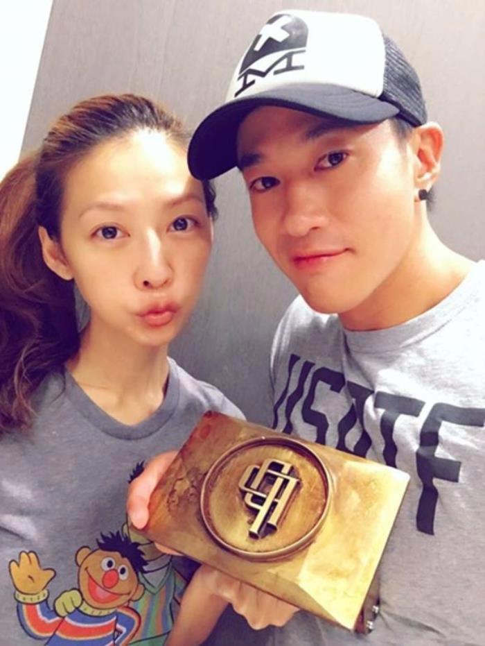 何润东个人资料简介 小8岁老婆林姵希身材好赞
