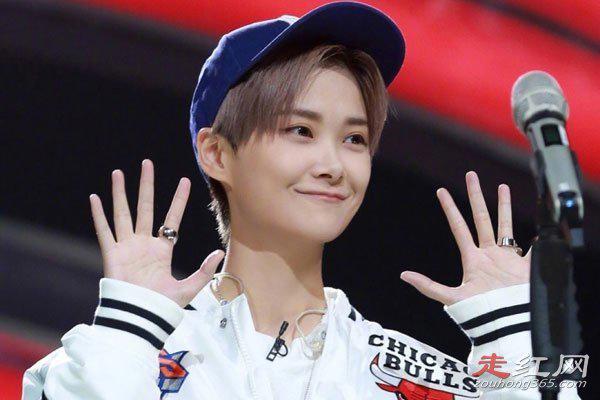 李宇春的男朋友是哪一个人 关于她的性别有着强烈的争议