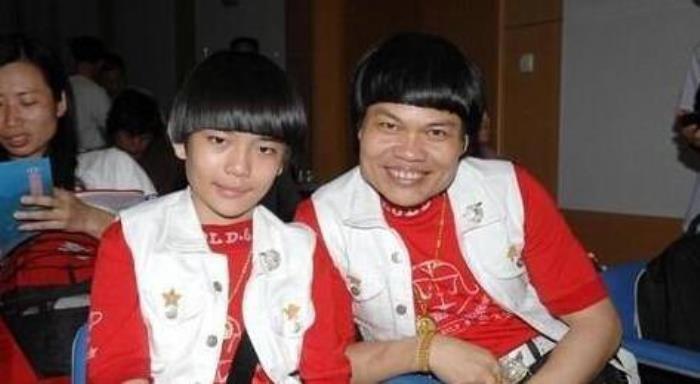 香港男演员八两金老婆照片是谁 儿子叶小霆不是亲生吗