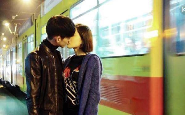 张翰郑爽分分合合的故事 2017郑爽怀孕张翰落泪怎么回事