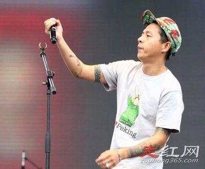 痛仰乐队高虎的妻子是谁 前女友萨菲娜和他在一起八年