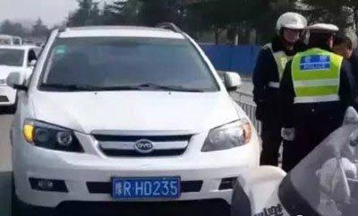 马高潮执行死刑现场 精神病开着车冲向人群