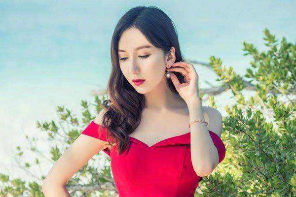 胡一菲的不雅照 和曾小贤才是官配