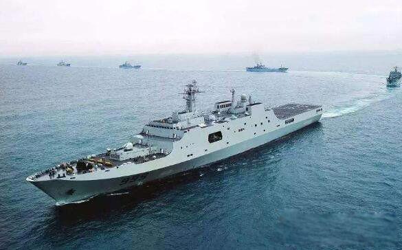 中国吨位排水量最大的军舰 井冈山号两栖船坞登陆舰