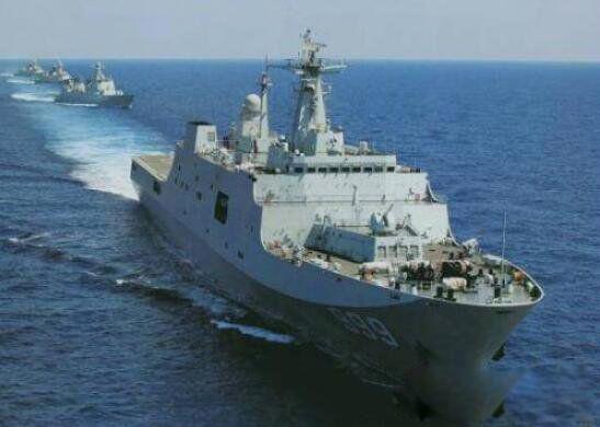 中国吨位排水量最大的军舰 井冈山号两栖船坞登陆舰