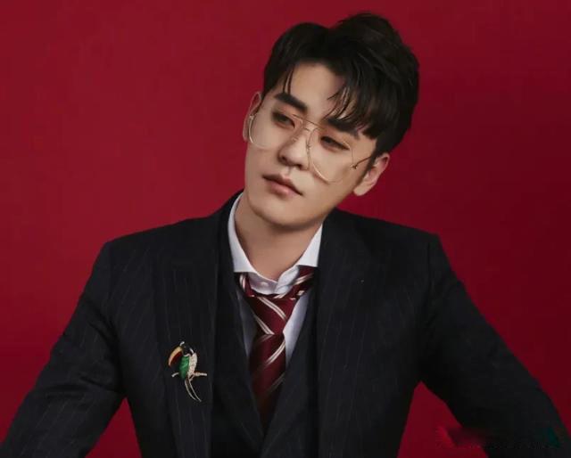 张云雷事件坠台是怎么回事 南京南站事件共有两种说法