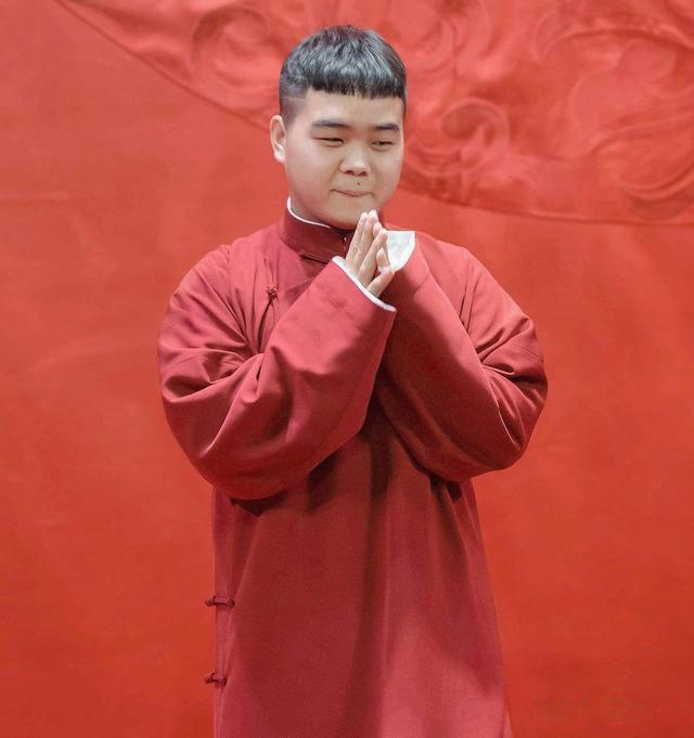 岳云鹏个人资料 岳云鹏的徒弟都是有谁照片