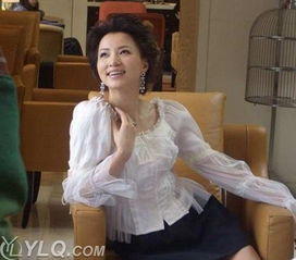 董卿的老公和孩子照片是谁 密春雷的个人资料简介