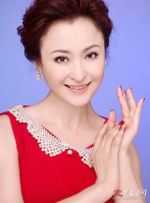 王璐瑶图片个人资料 减少工作量是父亲生病