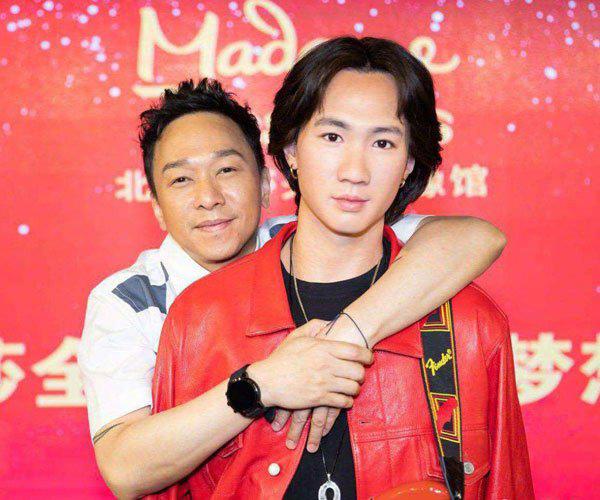 黄家驹入棺遗容吓人 到底是怎么死的