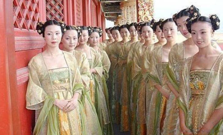 女太监割的是什么部位 幽闭宫刑后小便都是折磨