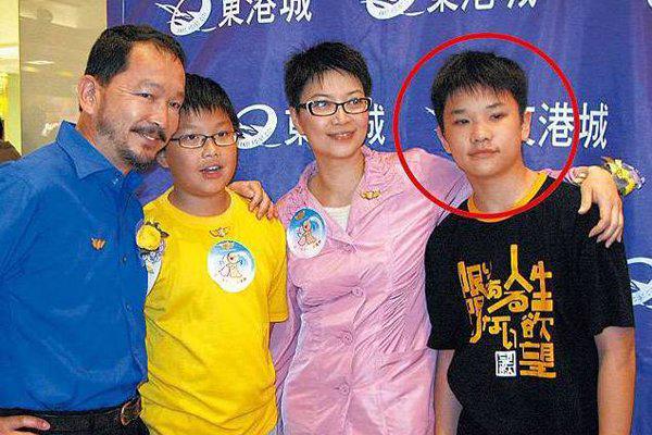 廖启智大儿廖文哲女装照片 有打算变性的传闻