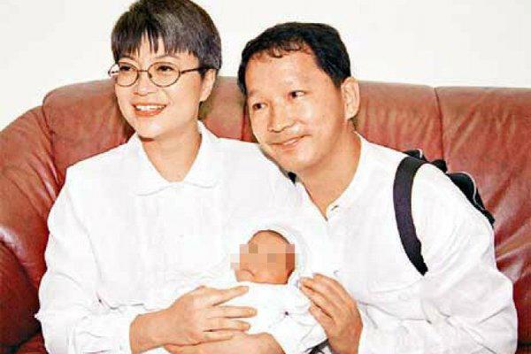 廖启智大儿廖文哲女装照片 有打算变性的传闻