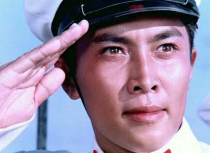 唐国强的现任妻子壮丽照片 前妻到底是什么原因自杀