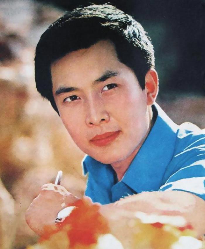 唐国强的现任妻子壮丽照片 前妻到底是什么原因自杀
