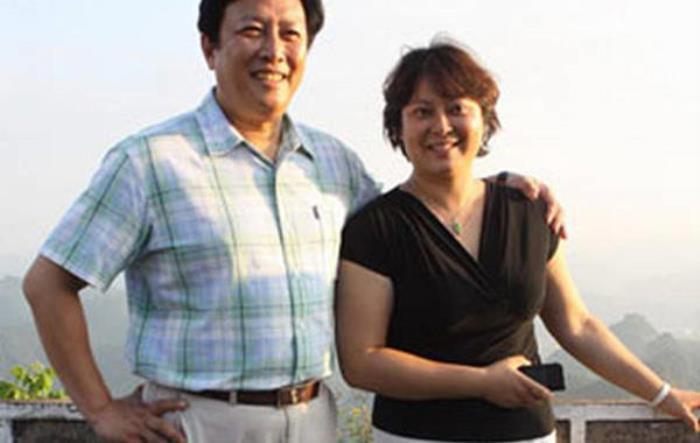 唐国强的现任妻子壮丽照片 前妻到底是什么原因自杀