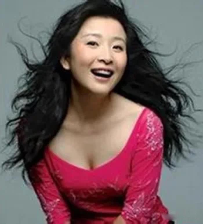 张嘉译现任老婆和前妻简介 他为什么离婚