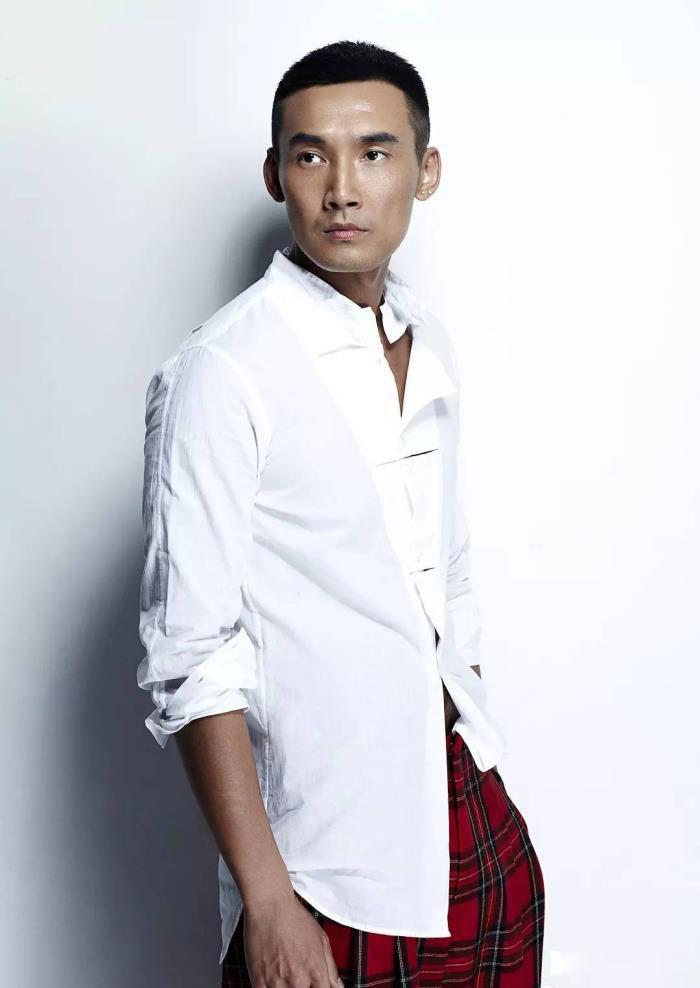 张铎个人资料简介 与大自己8岁陈松伶的爱情故事