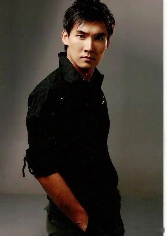 张铎个人资料简介 与大自己8岁陈松伶的爱情故事