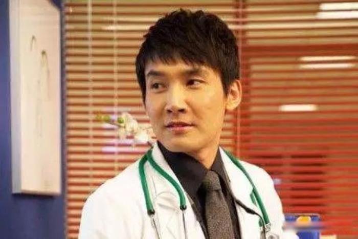 张铎个人资料简介 与大自己8岁陈松伶的爱情故事