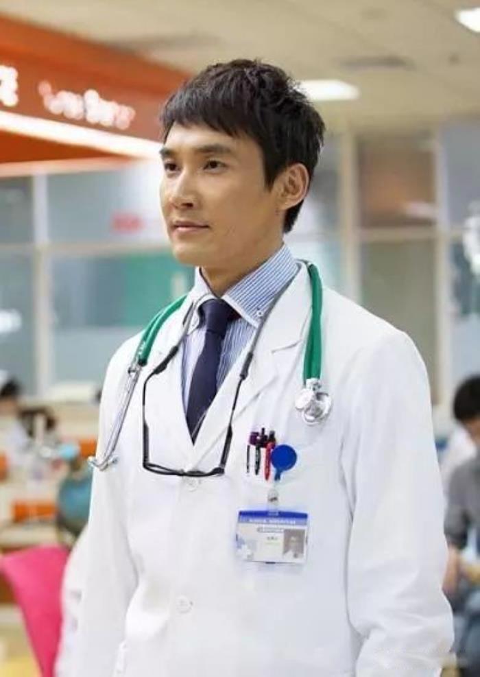 张铎个人资料简介 与大自己8岁陈松伶的爱情故事