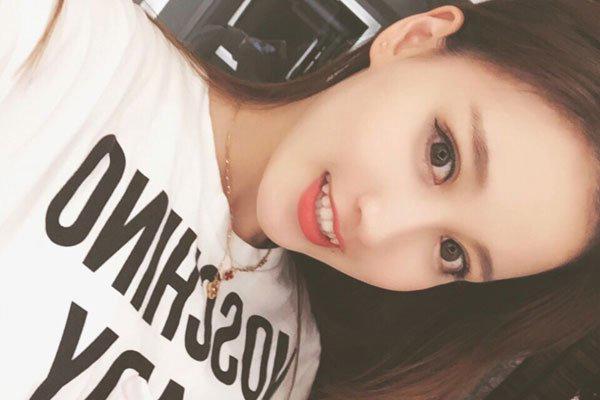 赵梦玥为什么叫电竞公交车 UU夹腿门和卢本伟蛮般配