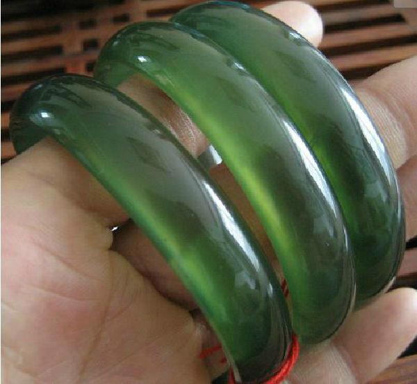 玉器跑水是什么意思 普通浅色岫玉是容易跑水的