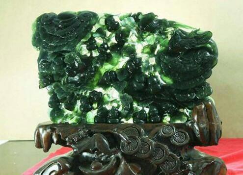 玉器跑水是什么意思 普通浅色岫玉是容易跑水的