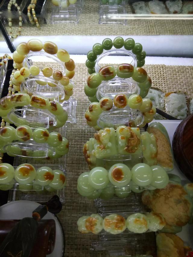 玉器跑水是什么意思 普通浅色岫玉是容易跑水的