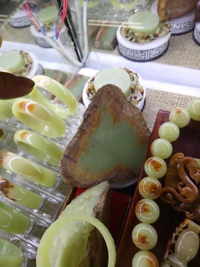 玉器跑水是什么意思 普通浅色岫玉是容易跑水的