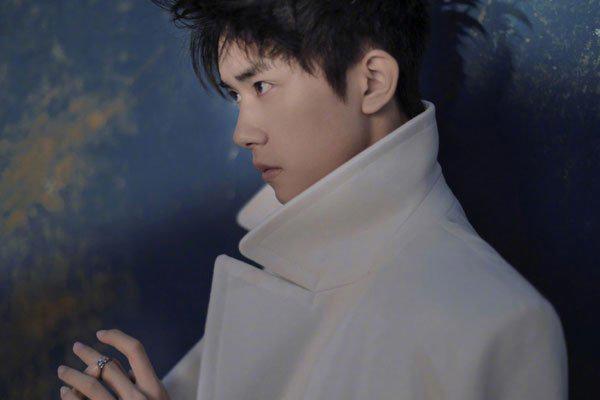 易烊千玺爸爸易上捷简介 圈外人不是什么富豪老板