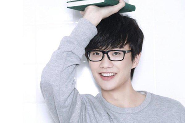 许嵩和女朋友的故事 怎么走的？去世是真的吗