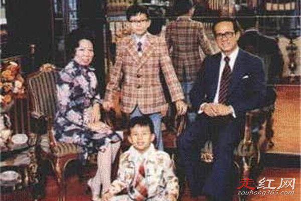 李嘉诚和庄明月是什么近亲 李对不起庄月明吗