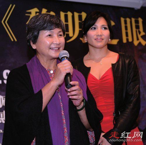 郑佩佩女儿惨死怎么回事 三女儿都活得好好的