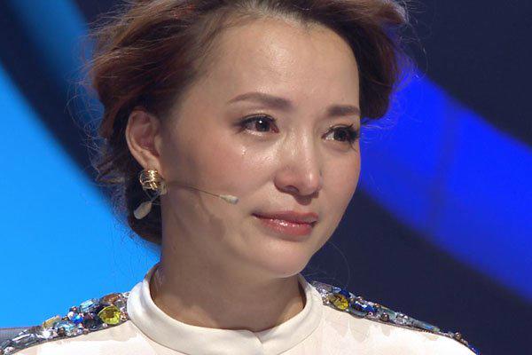 央视主持人董卿的简介 董卿赢得不是容貌是气度