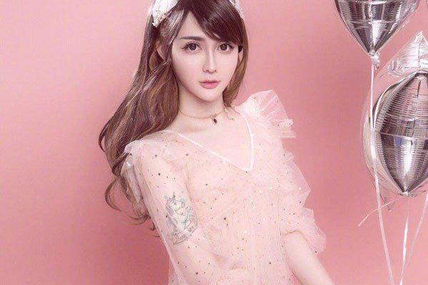 蛇精男刘梓晨视频辣眼睛怎么回事 和亚美只只亲密照