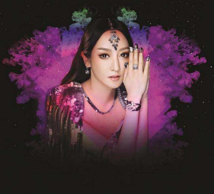 萨顶顶个人资料简介 假唱转话筒事件怎么回事