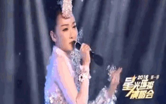 萨顶顶个人资料简介 假唱转话筒事件怎么回事