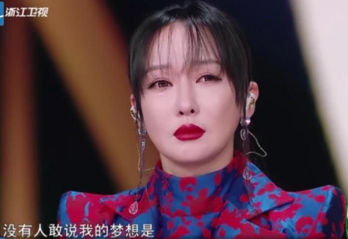 萨顶顶个人资料简介 假唱转话筒事件怎么回事